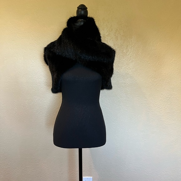 Saks fifth Ave blk mink fur wrap stole cape shrug shawl w/Pockets - Picture 3 of 16